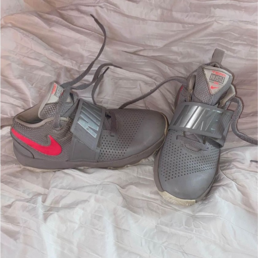 Nike basketball shoes. Grey and pink. Size 5Y. Good condition.